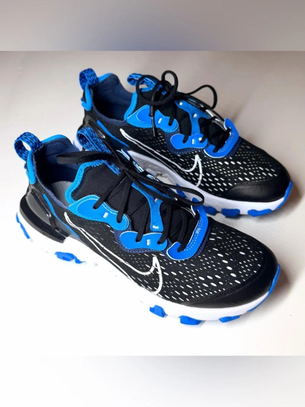 Nike Kids React Vision Athletic sneakers Black / White / Blue Size- 6Y